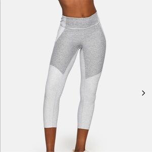 Outdoor Voices Warm Up Two Toned Gray Heathered 3/4 Cropped Leggings Womens S